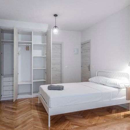 Chalet Alameda De Osuna Hotel มาดริด ภายนอก รูปภาพ