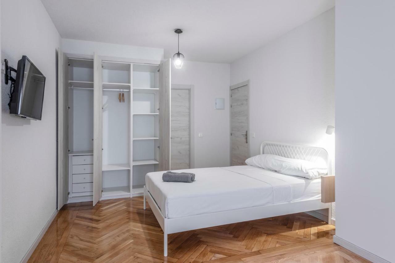 Chalet Alameda De Osuna Hotel มาดริด ภายนอก รูปภาพ