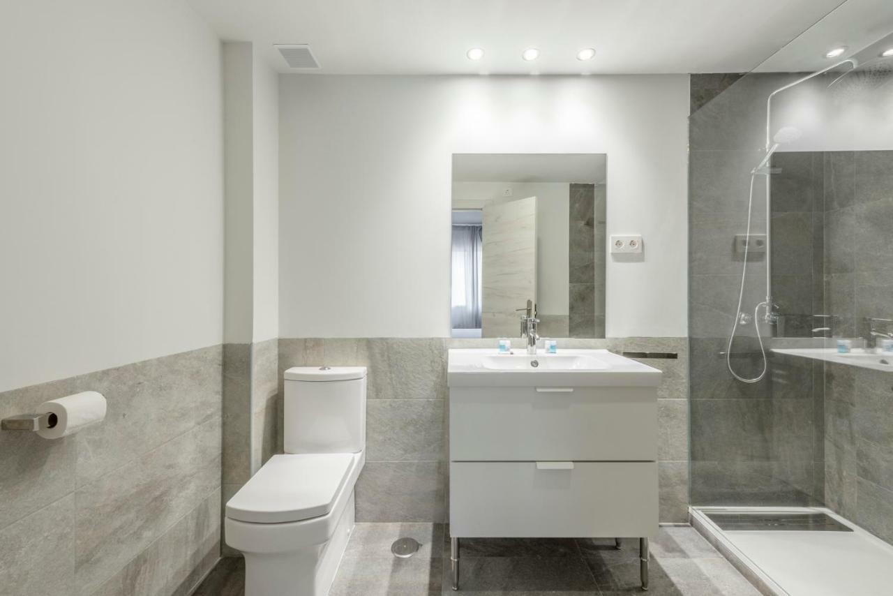 Chalet Alameda De Osuna Hotel มาดริด ภายนอก รูปภาพ