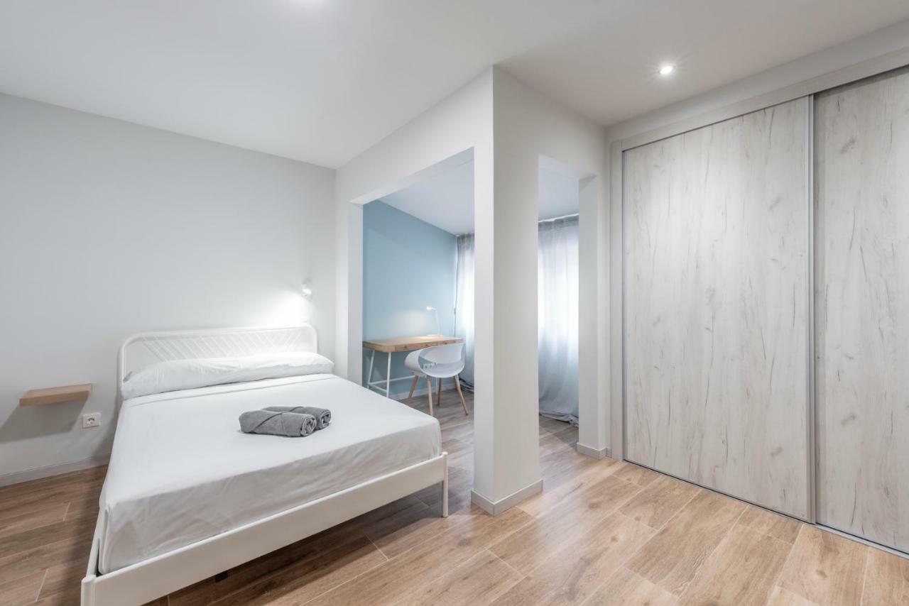 Chalet Alameda De Osuna Hotel มาดริด ภายนอก รูปภาพ
